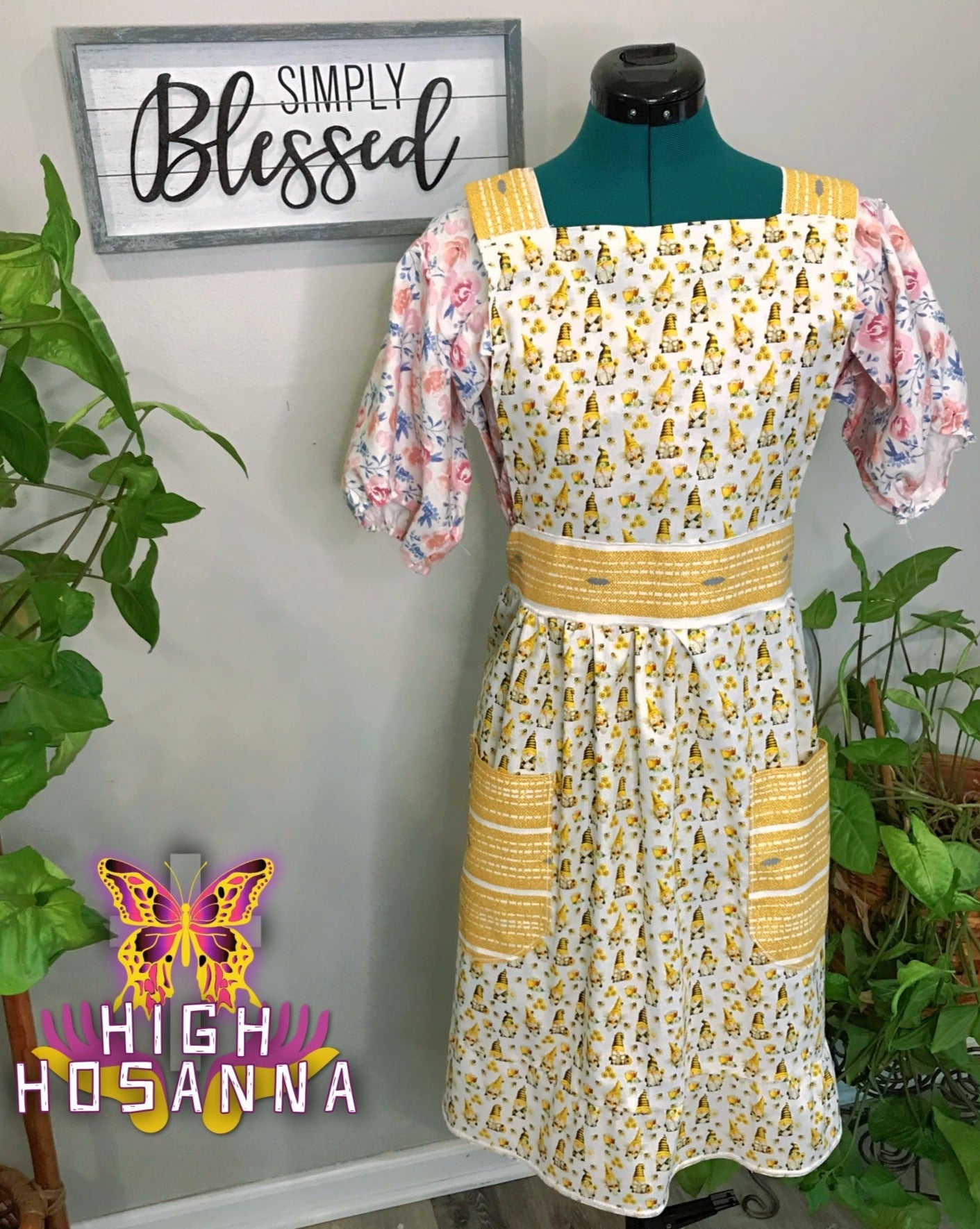 Yellow Bee's & Gnomes Apron with Pockets