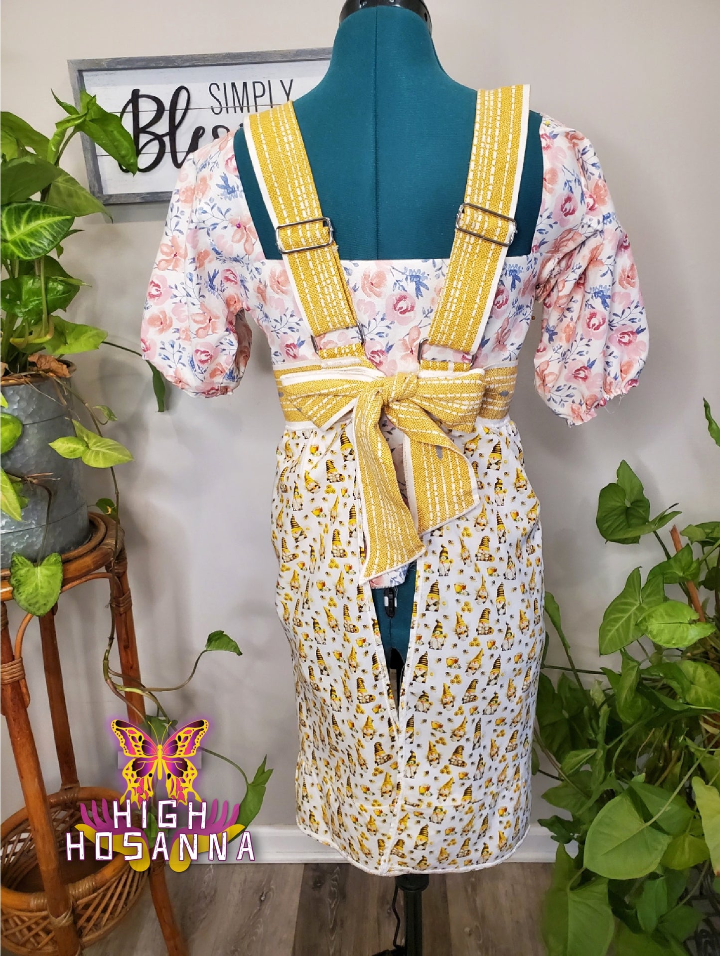 Yellow Bee's & Gnomes Apron with Pockets